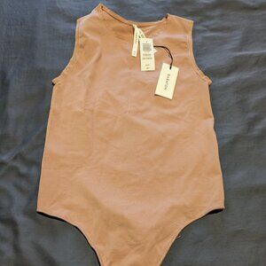 ARITZIA BABATON SEAMLESS CONTOUR SLEEVELESS BODYSUIT BRAND NEW! SIZE XS